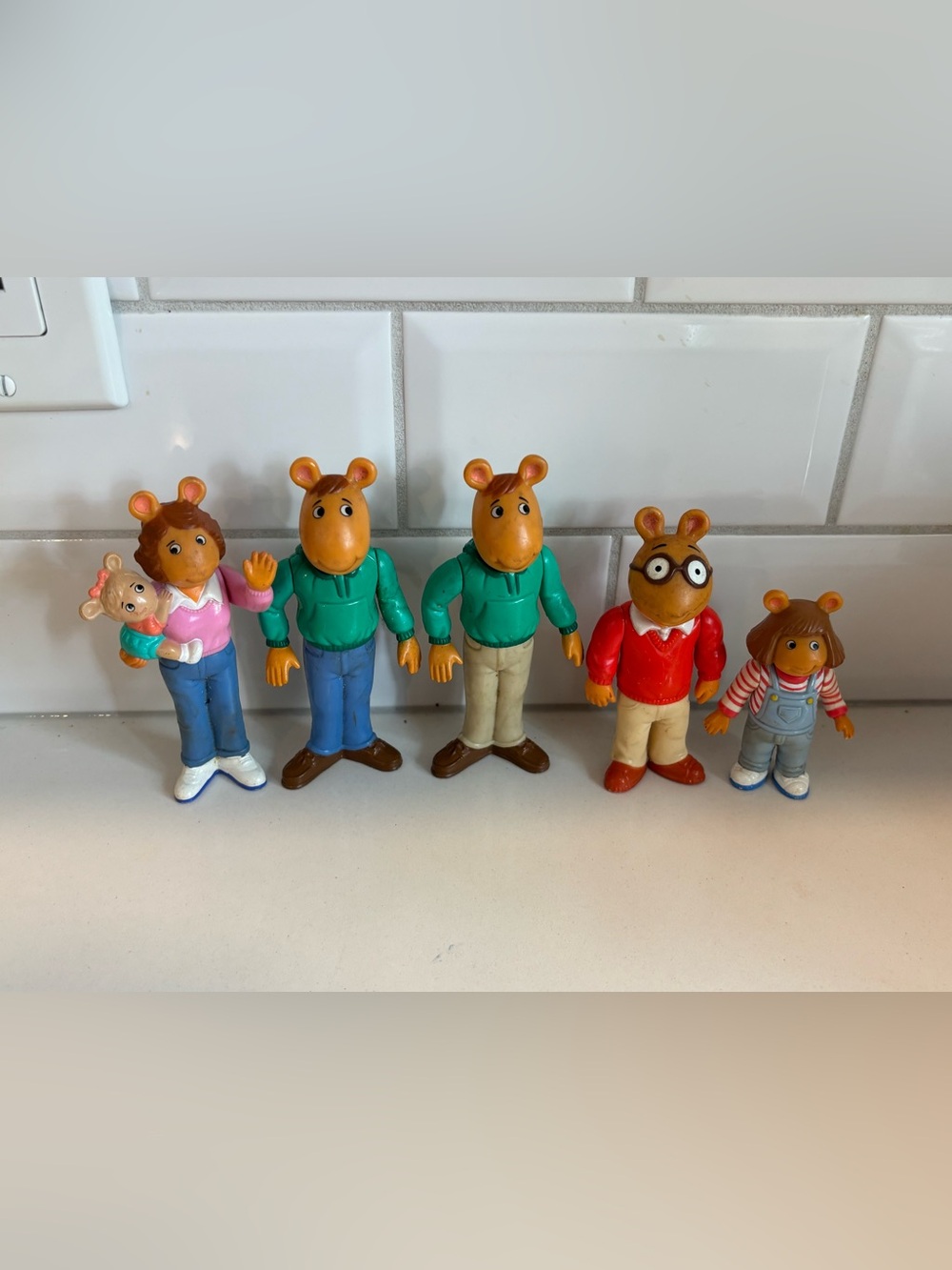 Five Vintage Arthur family figurines